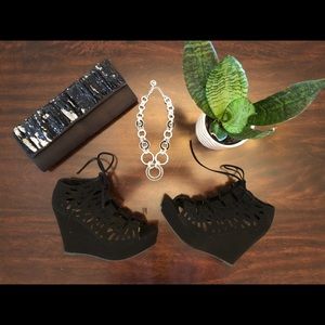 Black Report platform wedge heals